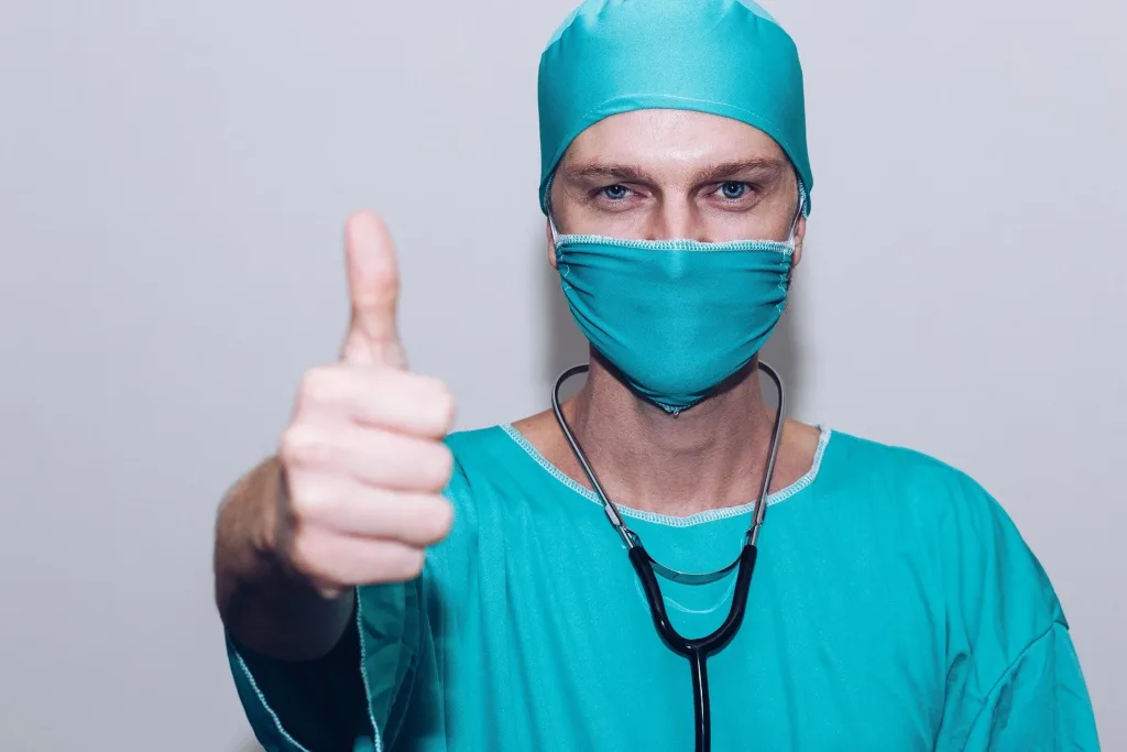 רגע לפני ניתוח פלסטי – מה כדאי לשאול את הרופא/ה שלך?