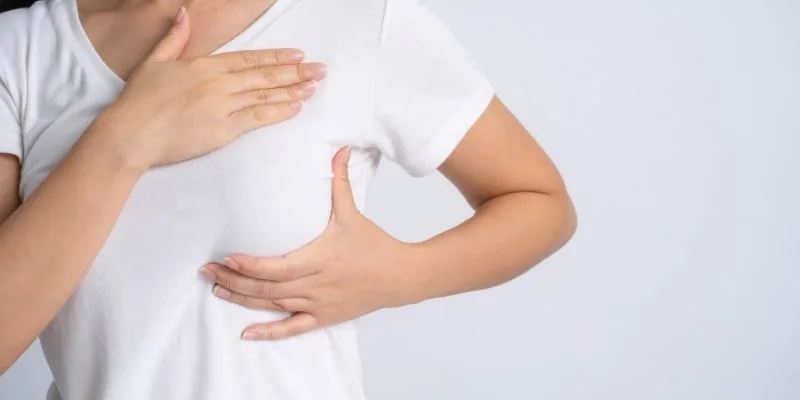 מחיר הקטנת חזה: גורמים משפיעים ומה כלול